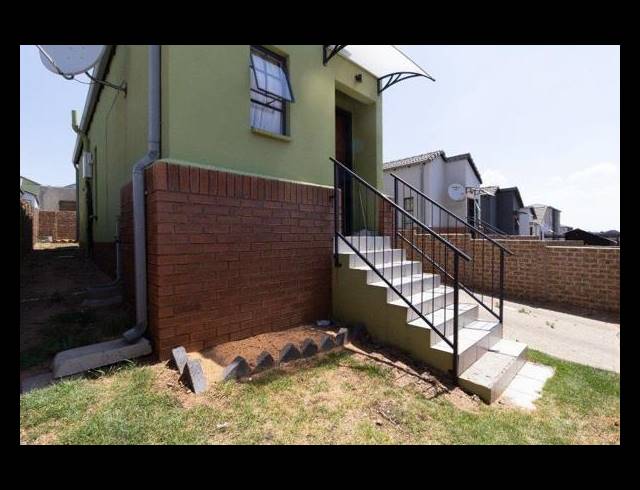 2 BEDROOM FREESTANDING FOR SALE IN SOUTH HILLS